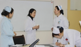 华西康复医学中心专家到四川护理职业学院附属医院指导工作