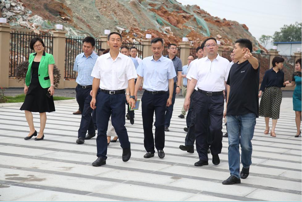 省卫生计生委沈骥主任率队调研四川护理职业学院附属医院，为医院发展把脉